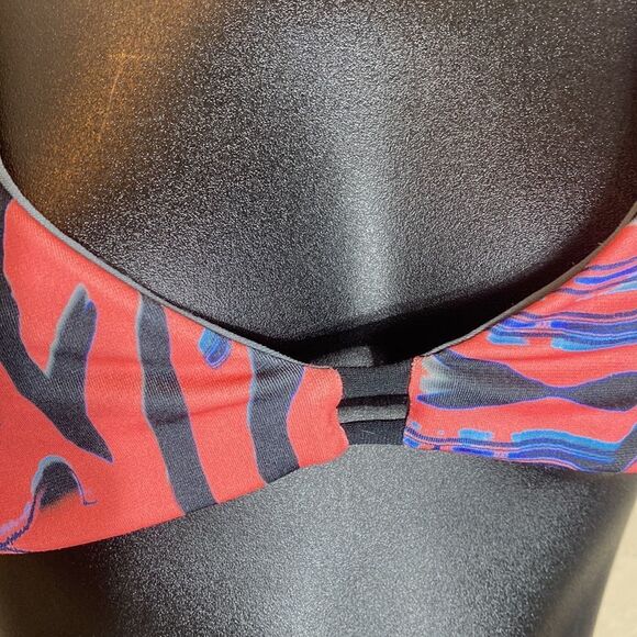 Jolyn Declan swim bikini top medium pink tiger like print w blue and purple - Picture 3 of 6